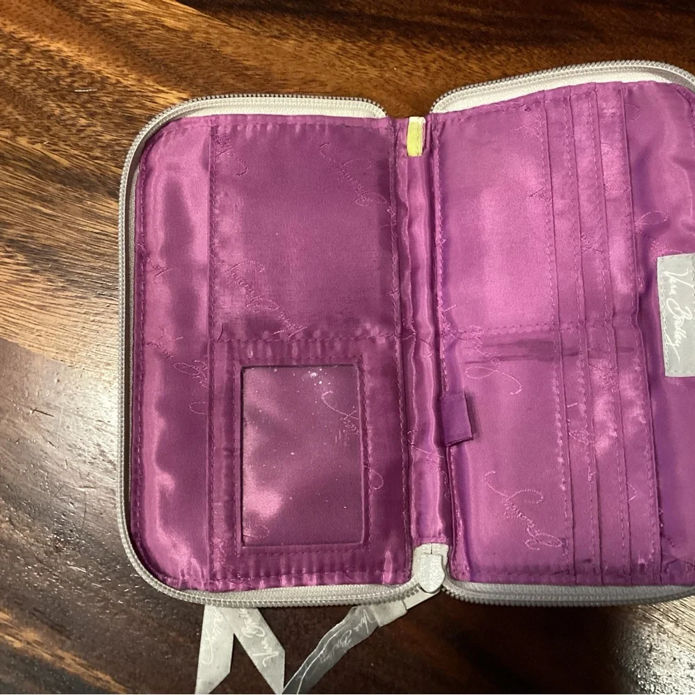 Floral Quilted Women's Wallet Vera Bradley. - Picture 3 of 3